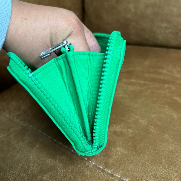 BOTTEGA VENETA Intreccio Rubber Silicone Zip Around Long Wallet - Picture 14 of 15